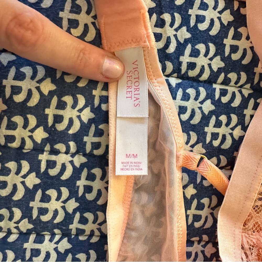 VS Peach Lace Bralette - Picture 3 of 5